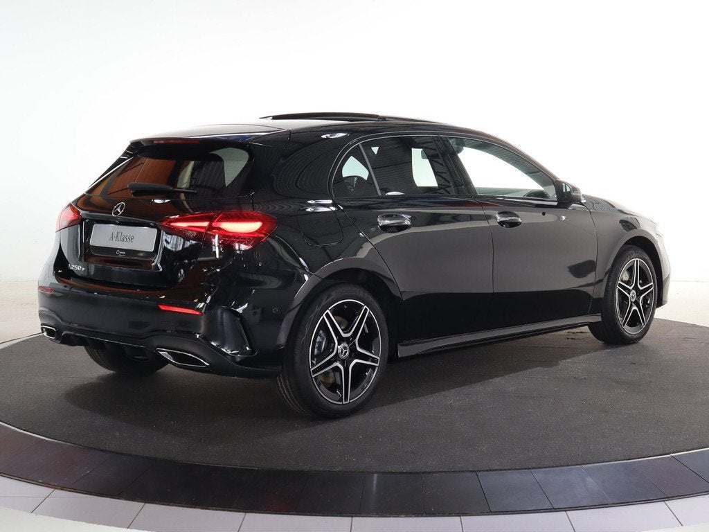 Mercedes-Benz A-klasse 250e Business Solution AMG | Panorama, Auto's, Mercedes-Benz, 4 cilinders, Plug-in hybride, Bedrijf, Nieuw