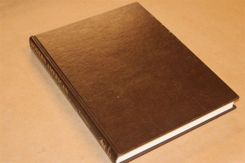 Moderne Amerikaanse handvuurwapens — Rijk geïllustreerd, Boeken, Ophalen of Verzenden, Tweede Wereldoorlog, Gelezen, Overige onderwerpen