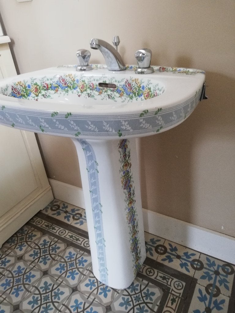 Wastafel op zuil met bloemen lichtblauwe decorrand 57x44x81, Ophalen