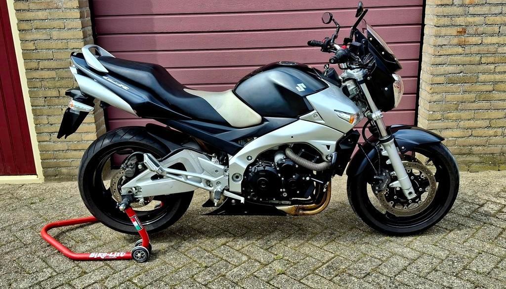 Suzuki GSR 600 Naked Bike 2009 weinig km.goed onderhouden!!, Motoren, Motoren | Suzuki, 4 cilinders, Motorrijbewijs A, Gebruikt
