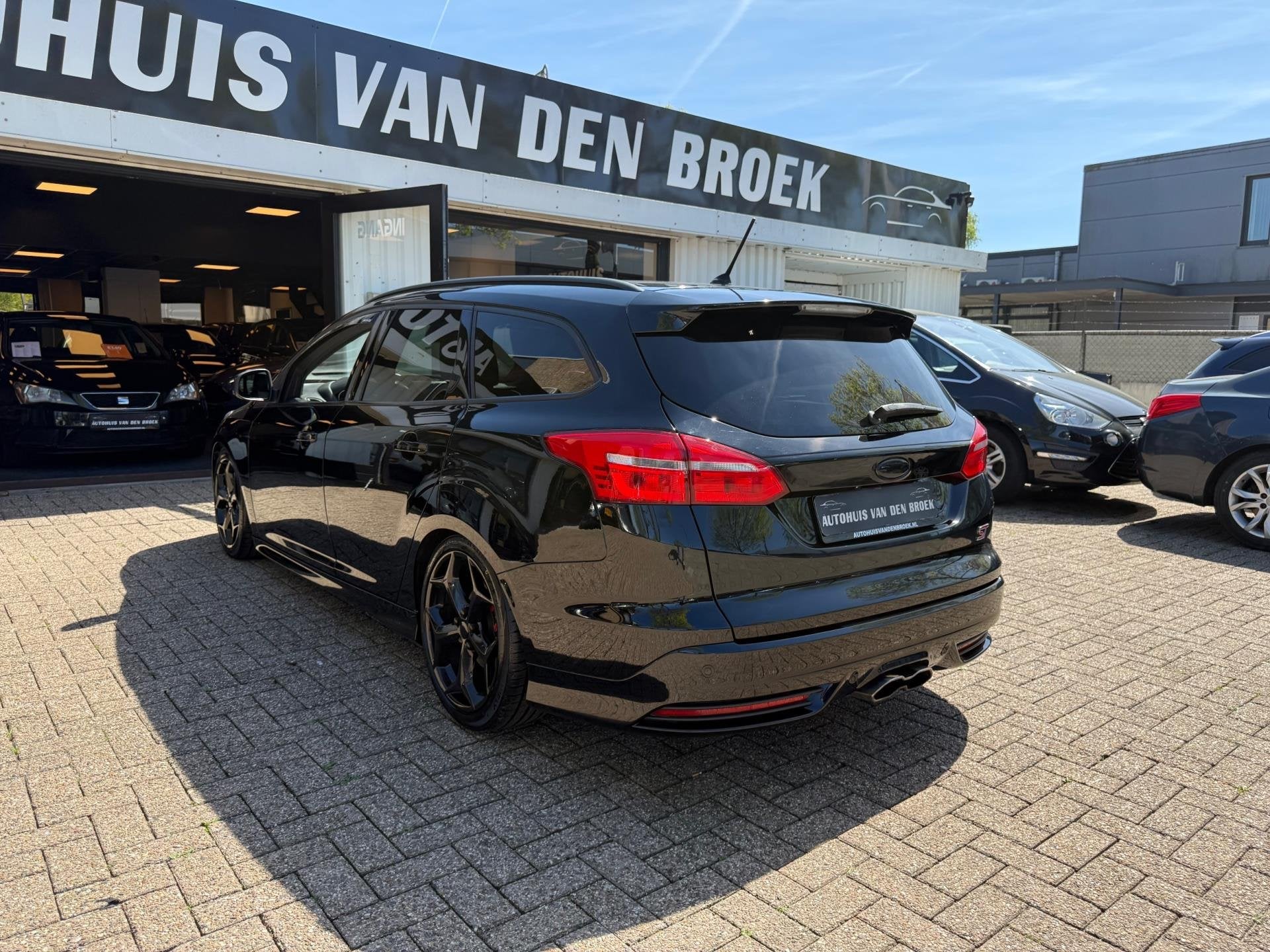 Ford Focus Wagon 2.0 ST 250Pk Navi Cruise Climate Ctr Camera, Auto's, Dealer onderhouden, 15 km/l, Gebruikt, Zwart