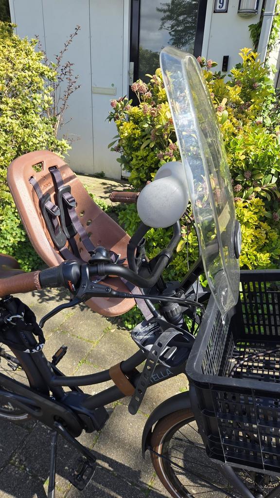 Yepp bruin voorzitje met scherm, Fietsen en Brommers, Fietsaccessoires | Fietsstoeltjes, Ophalen, Voorzitje, 0 t/m 13 kg, Gebruikt