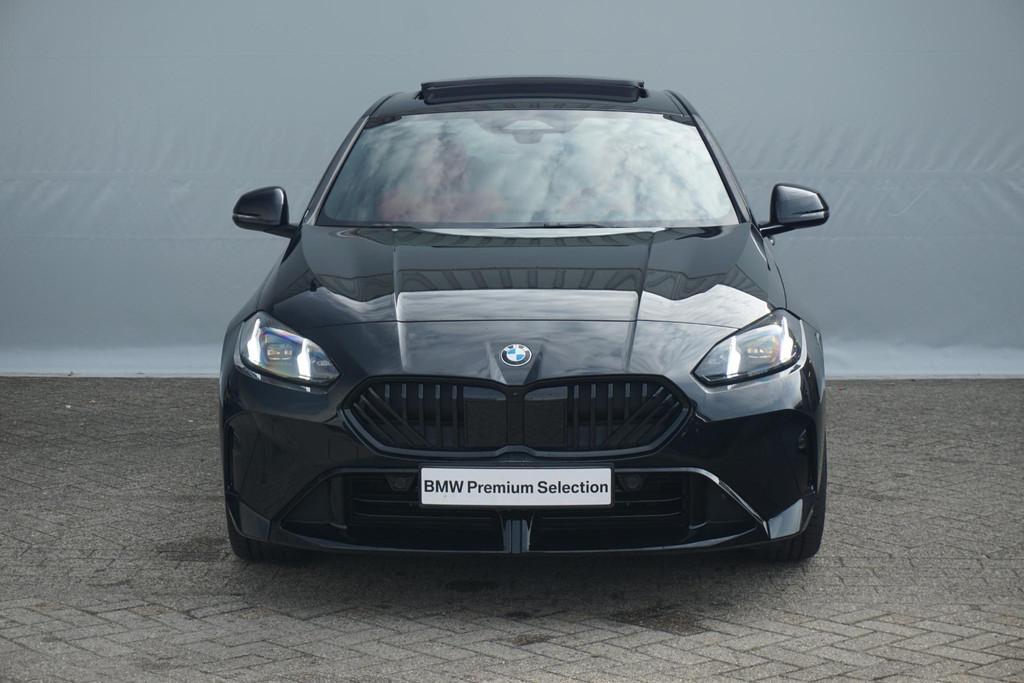 BMW 1 Serie 5-deurs 120 M Sportpakket Pro 19'' / Harman Kard, Auto's, Stof, Euro 6, Met garantie (alle), Zwart