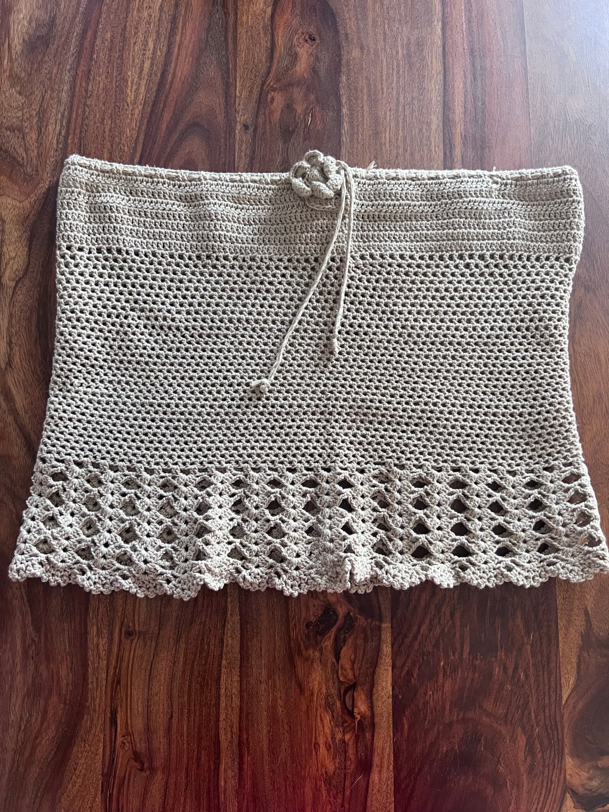 Gehaakte bandeau top in beige / grijs, Kleding | Dames, Rokken, Ophalen of Verzenden, Nieuw, Maat 38/40 (M), Beige