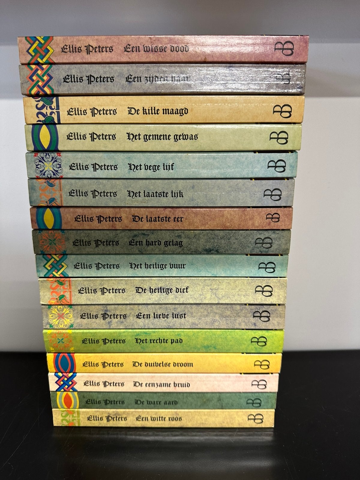 Ellis Peters boeken uitzoeken 1 euro per stuk, Ophalen of Verzenden, Zo goed als nieuw