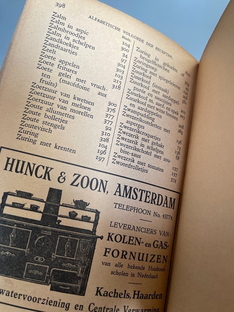 Kookboek Amsterdamse huishoudschool 7e druk (ca. 1925-1930), Boeken, Kookboeken, Hoofdgerechten, Ophalen of Verzenden, Zo goed als nieuw