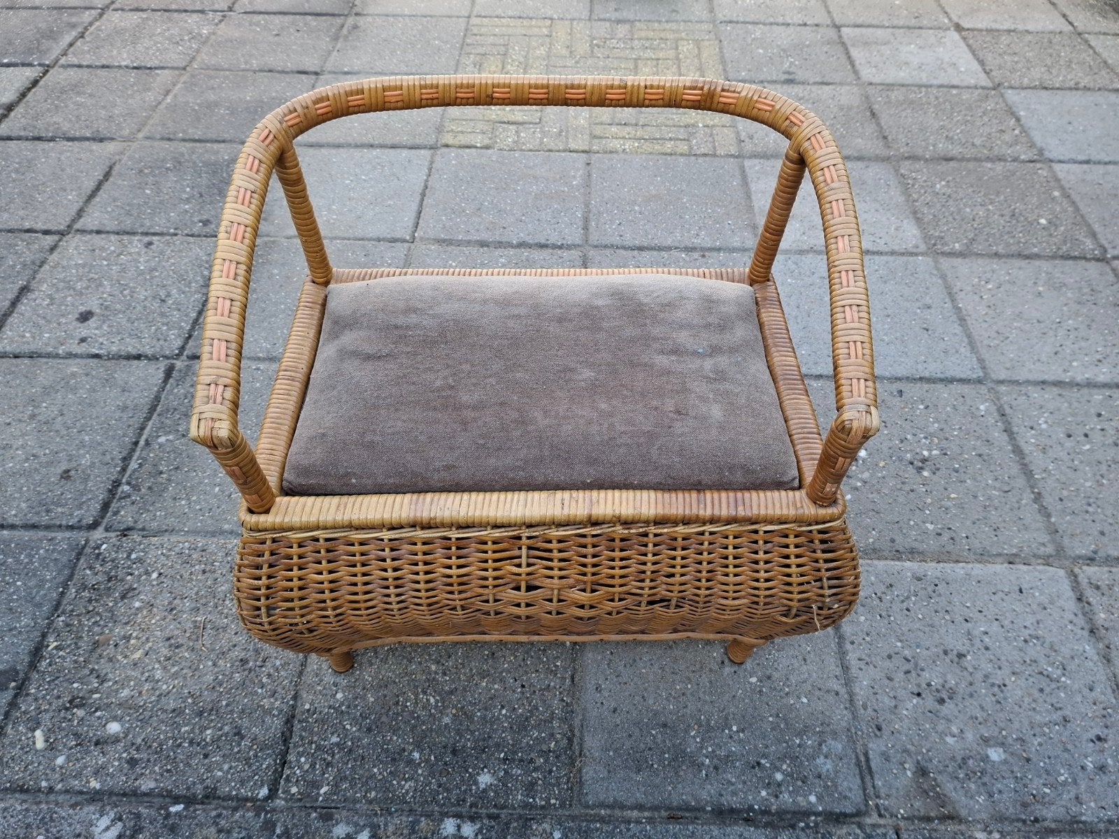 Vintage rotan voetenbankje met opbergruimte, Antiek en Kunst, Ophalen