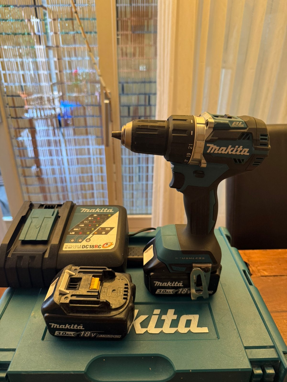 Te koop Makita accuboormachine 18 v, Ophalen of Verzenden, Zo goed als nieuw, Boor- en Schroefmachine