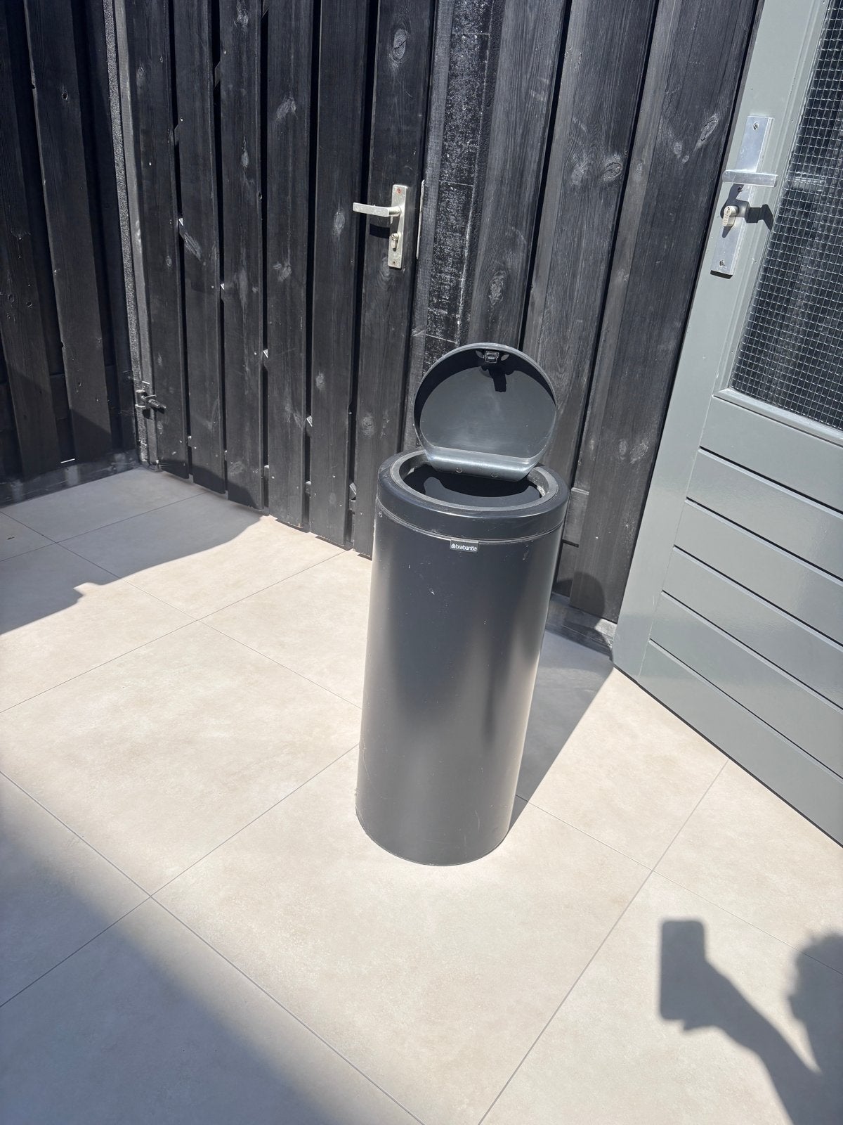 Brabantia prullenbak met deksel - Zo goed als nieuw, Huis en Inrichting, Woonaccessoires | Prullenbakken, Ophalen, 50 – 75, Metaal