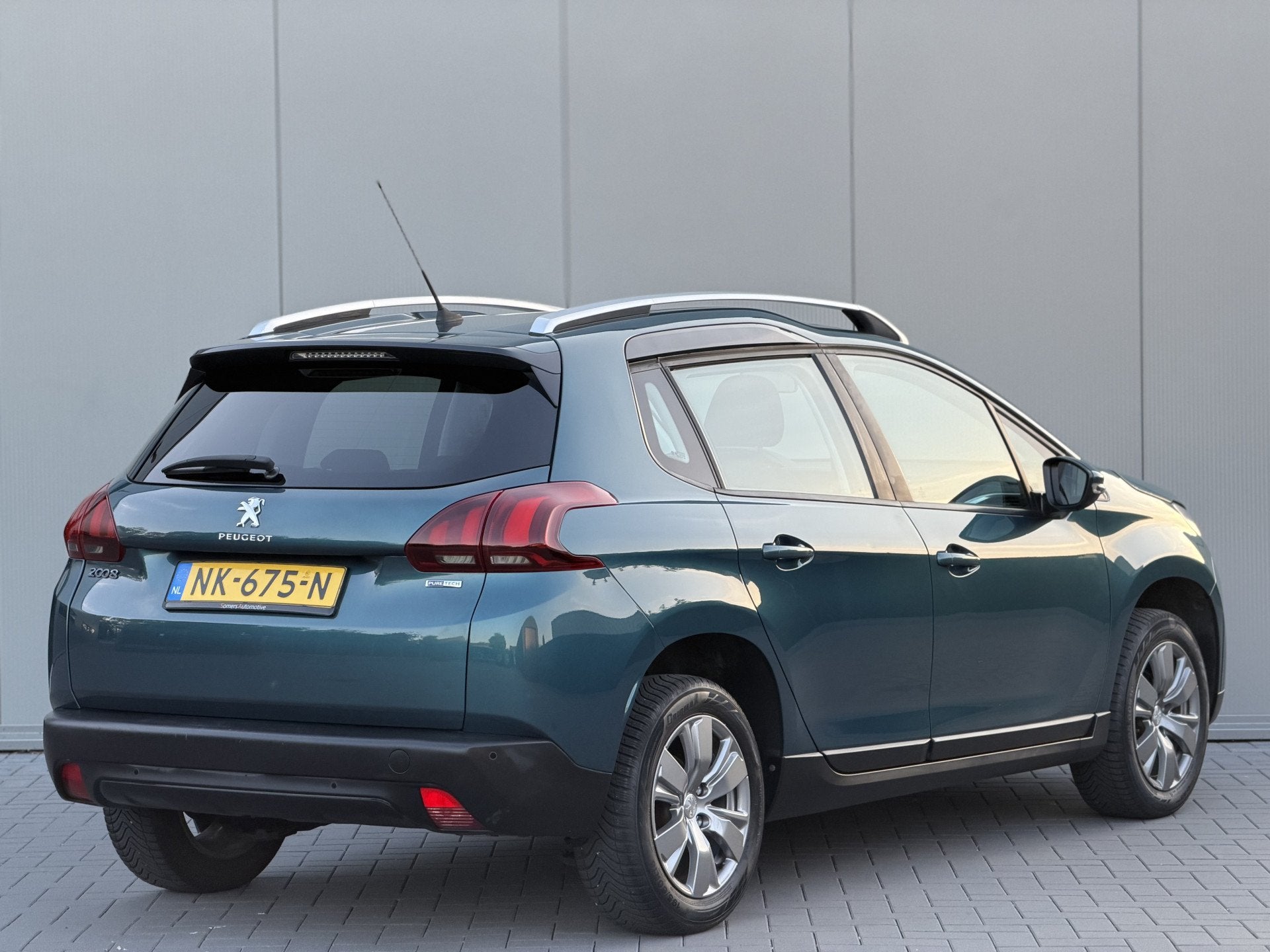 Peugeot 2008 1.2 PureTech Blue Lion | Panorama | Navigatie, Voorwielaandrijving, Stof, 1199 cc, 82 pk