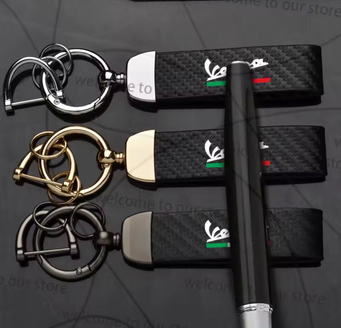 Vespa Sleutelhanger - Carbon Look met Italiaanse Vlag, Ophalen of Verzenden, Nieuw
