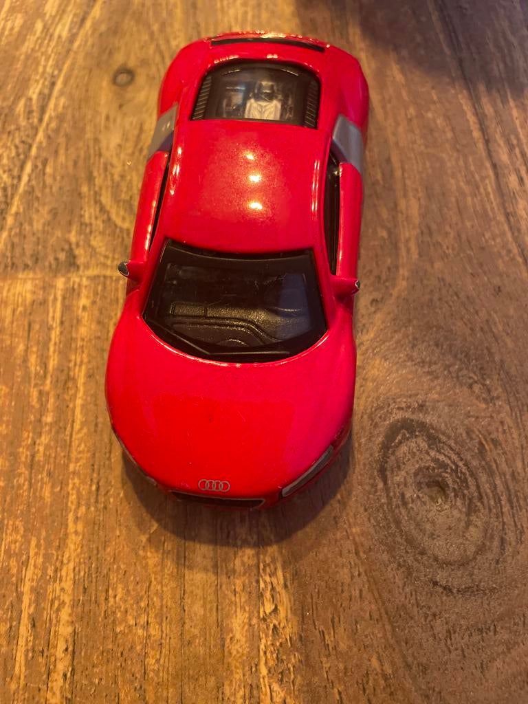 2 speelgoedauto's: Audi R8 en Hot Wheels, Kinderen en Baby's, Speelgoed | Speelgoedvoertuigen, Gebruikt, Ophalen of Verzenden