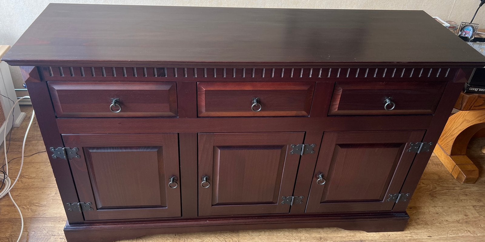 Dressoir- grenen tv-meubel met laklaag koloniale look, Ophalen, Gebruikt, 25 tot 50 cm, Minder dan 100 cm