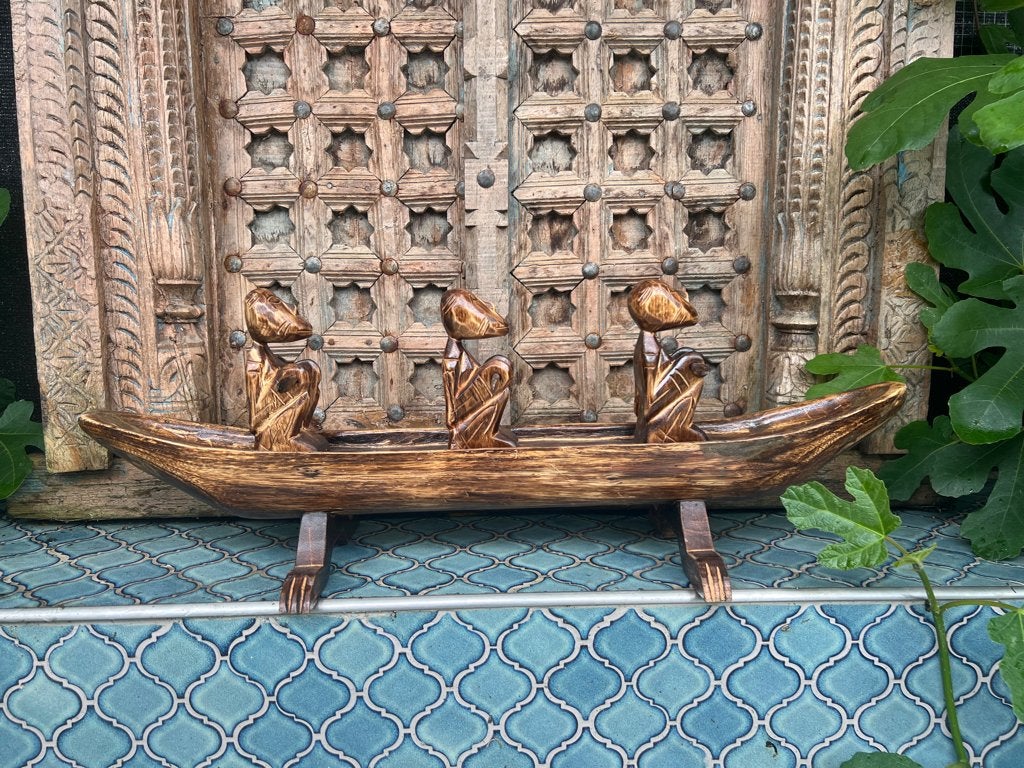 Houtsnijwerk kano 3 roeiende figuren Bali Indonesie 71 cm, Nieuw, Ophalen of Verzenden, Schipluidenlaan 20 5035KJ Tilburg, Bruin