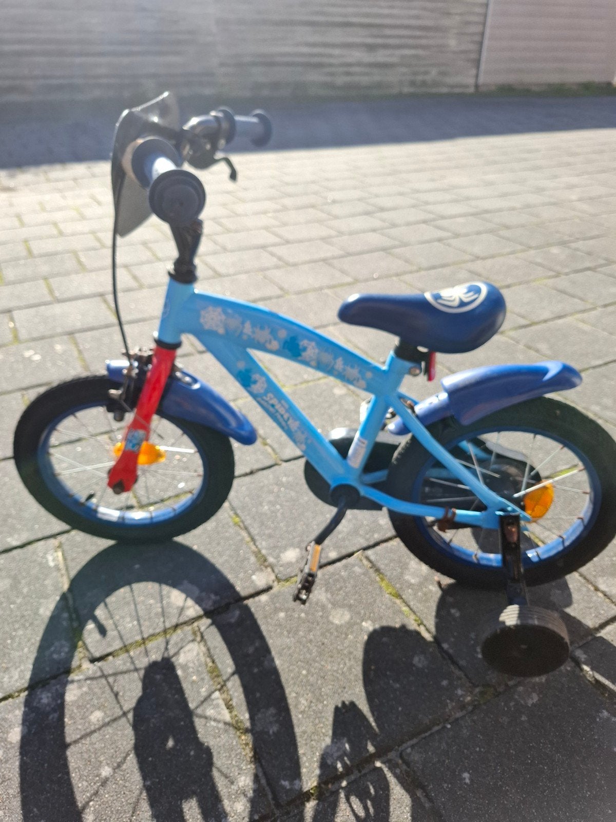 Blauwe kinderfiets met zijwieltjes - 14 inch, Ophalen, Zijwieltjes, Gebruikt, Minder dan 16 inch