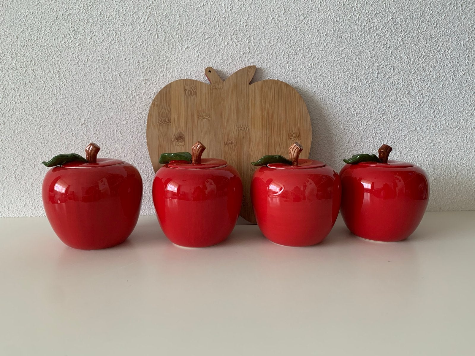 4 rode appel keramiek voorraadpotten en appel snijplank, Ophalen, Zo goed als nieuw, Voorraadpot, Steen/keramiek