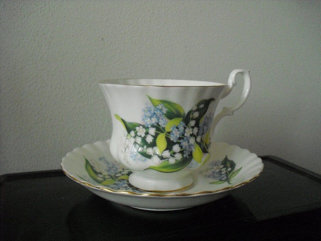 Royal Albert kop en schotel 40 Lelietje v dalen goud bloemen, Huis en Inrichting, Nieuw, Ophalen of Verzenden, Overige stijlen