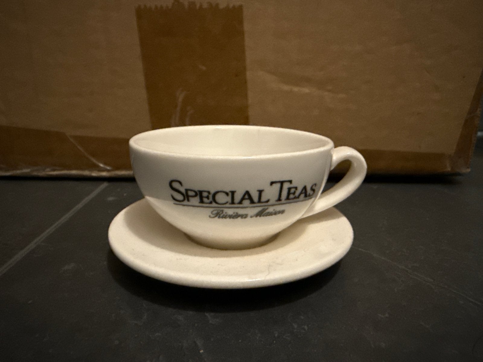 Riviera Maison Special Teas Kop en Schotel, Huis en Inrichting, Overige typen, Ophalen of Verzenden, Zo goed als nieuw, Steen/keramiek