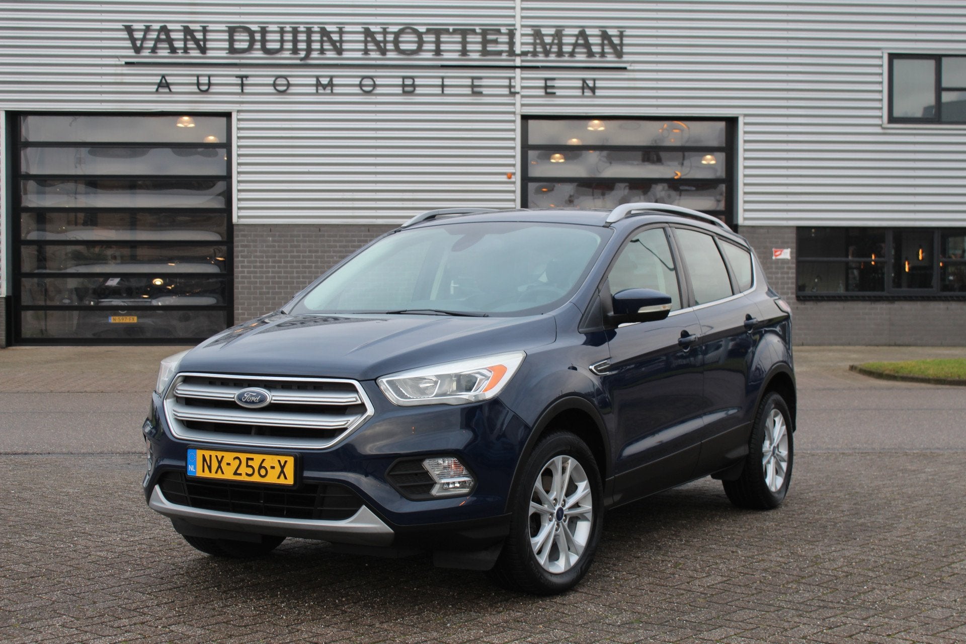Ford Kuga 1.5 EcoBoost Titanium / Carplay / Keyless / N.A.P., Auto's, Ford, 4 cilinders, Met garantie (alle), Blauw, Leder en Stof