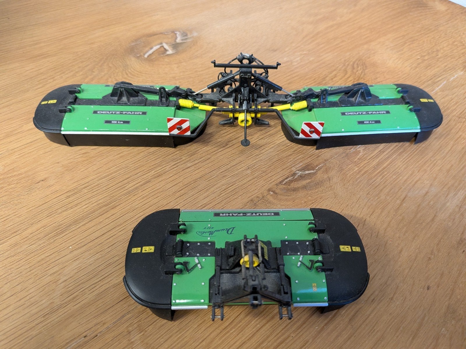 Deutz Fahr KM4.90 & discmaster 431T, Hobby en Vrije tijd, Modelauto's | 1:32, Ophalen of Verzenden, Tractor of Landbouw