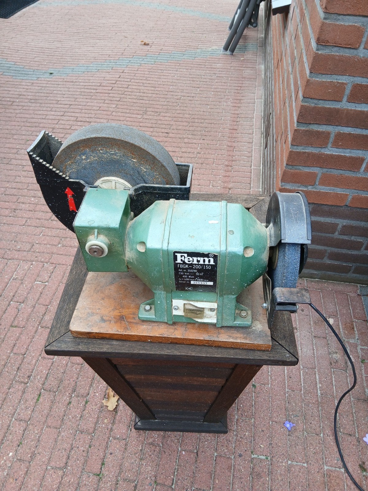 slijpsteen met waterbak., Doe-het-zelf en Verbouw, Ophalen, Minder dan 700 watt, Werkbankslijpmachine