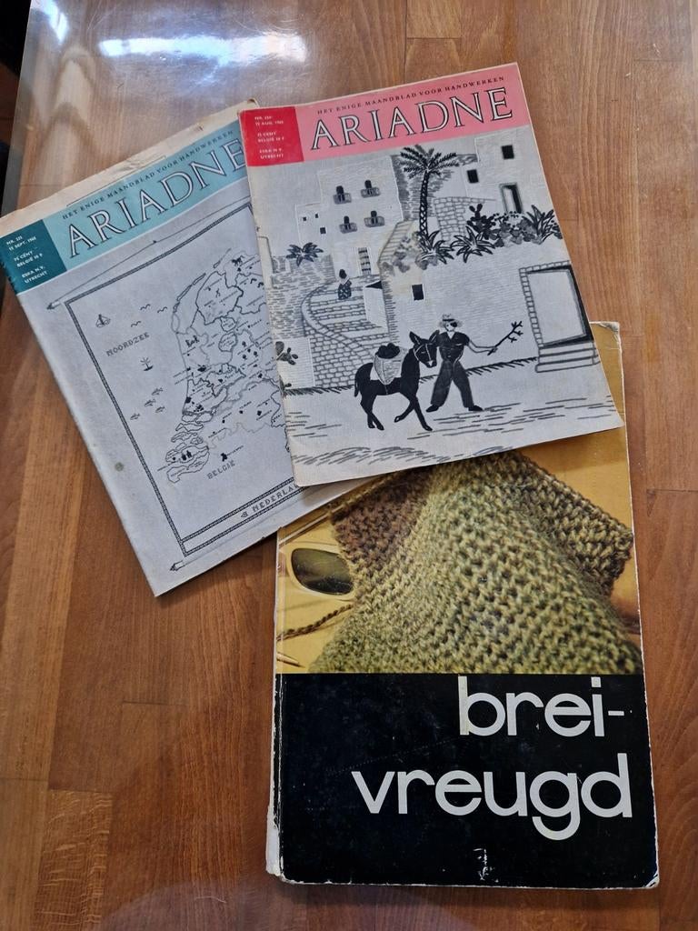 Breiboeken oa 3 Suisses +2 Ariadne uit de jaren 60, Verzenden, Gebruikt, Breien of Haken, Patroon of Boek