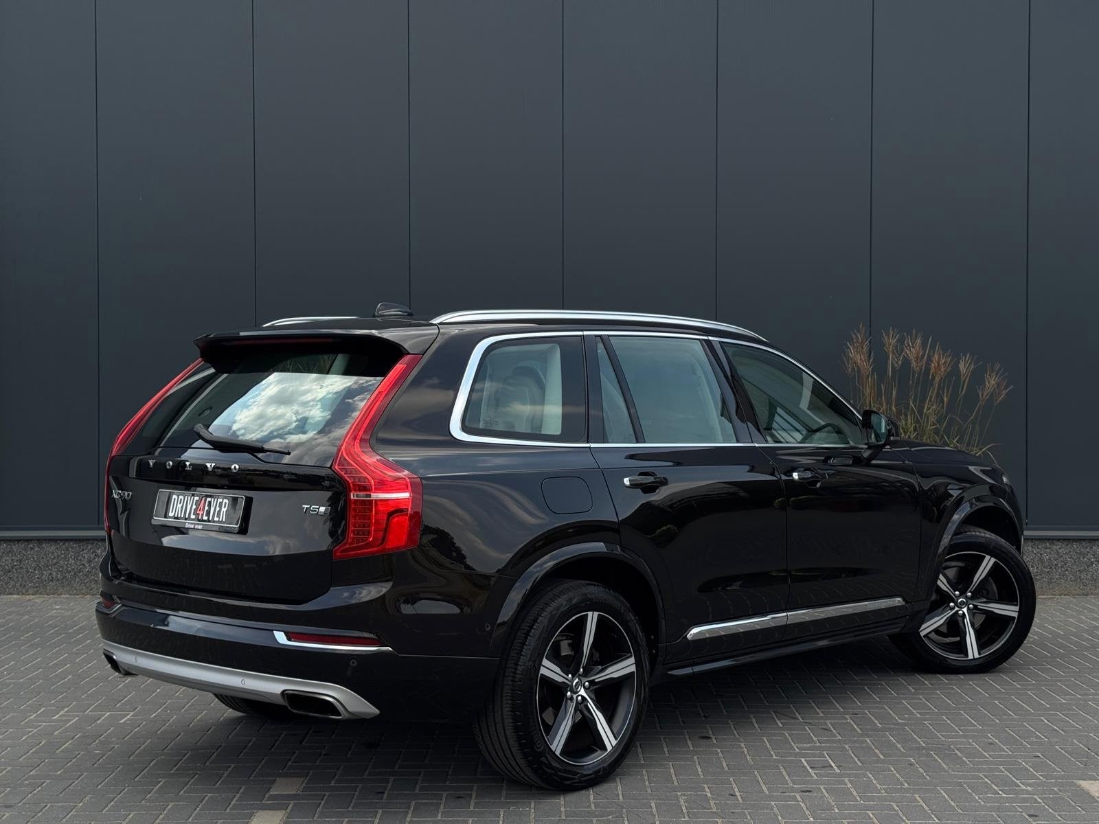 Volvo XC90 2.0 T5 AWD Inscription M17 PANO|NAVI|TREKHAAK|CAM, Auto's, Volvo, Gebruikt, Zwart, 1969 cc, 1898 kg