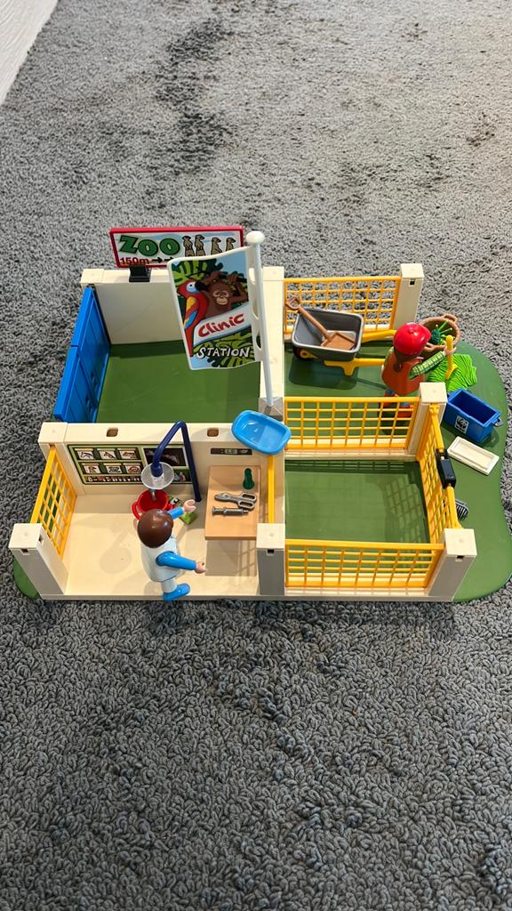 Playmobil Dierenkliniek met verzorger en dierenarts, Ophalen of Verzenden, Zo goed als nieuw