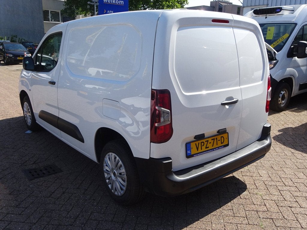 Peugeot Partner 1.2 PureTech Pro BENZINE AIRCO NAVI CRUISE C, Auto's, Bestelauto's, Voorwielaandrijving, Gebruikt, 1199 cc, Wit
