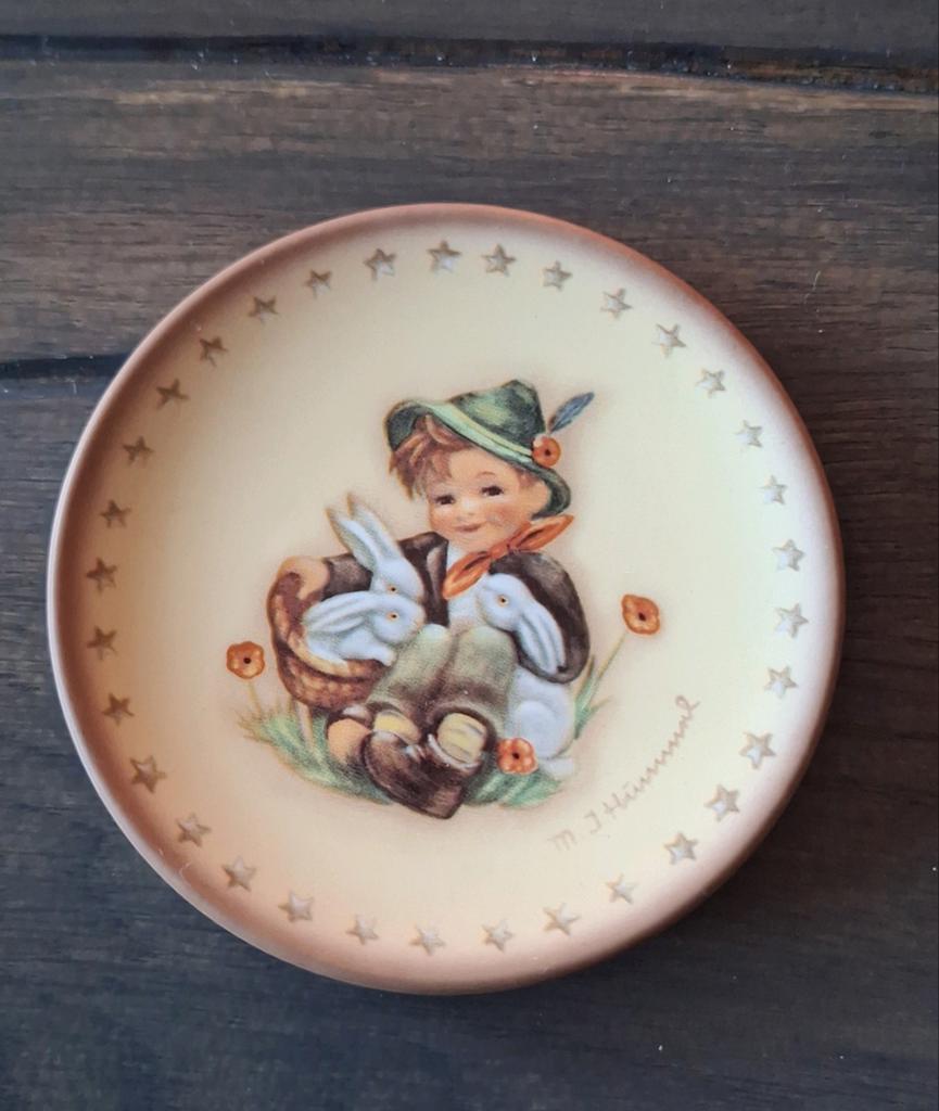 Hummel bordje met jongetje, Ophalen of Verzenden, Zo goed als nieuw