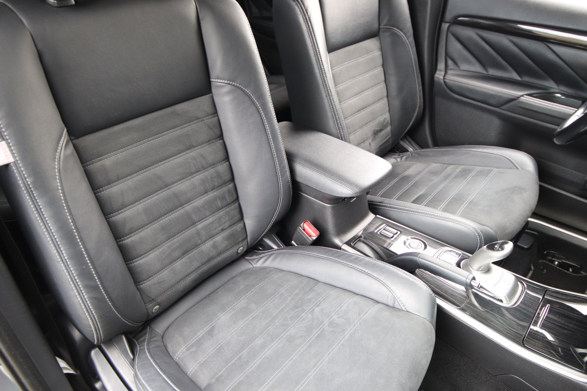 Mitsubishi Outlander 2.0 PHEV Executive Edition Trekhaak Dea, Auto's, 4 cilinders, 1820 kg, Bedrijf, Vierwielaandrijving