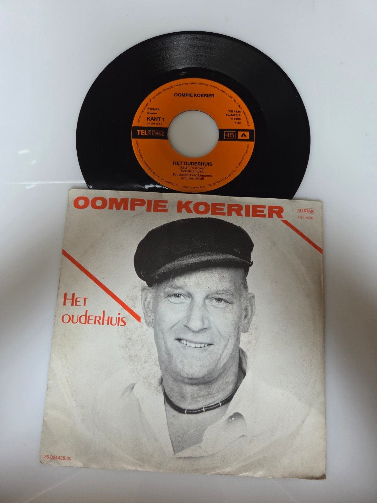 Oompie Koerier - Het ouderhuis, Ophalen of Verzenden, Gebruikt, 7 inch, Nederlandstalig