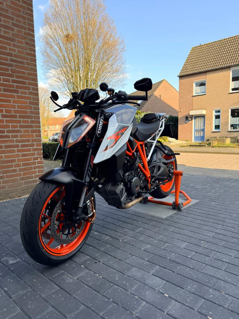 KTM 1290 SUPERDUKE R 2019, 2 cilinders, Handvatverwarming, Motorrijbewijs A, 1301 cc
