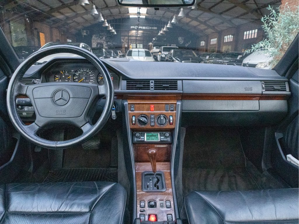 Mercedes-Benz 300-serie 300 CE 24-v W124 (bj 1994), Auto's, Achterwielaandrijving, Zwart, Cabriolet, 4 stoelen