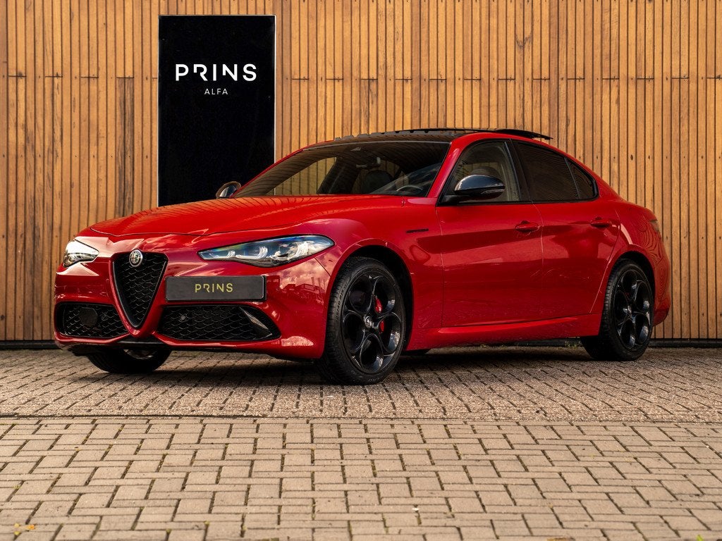 Alfa Romeo Giulia 2.0T GME AWD Competizione 280pk | Pano-dak, 4 cilinders, Met garantie (alle), Bedrijf, Vierwielaandrijving