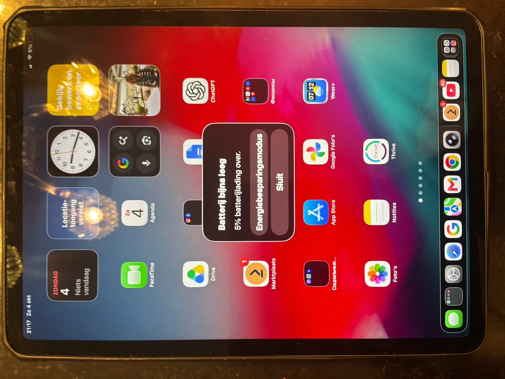 Foto 13 van iPad, Apple Watch en diverse armbanden