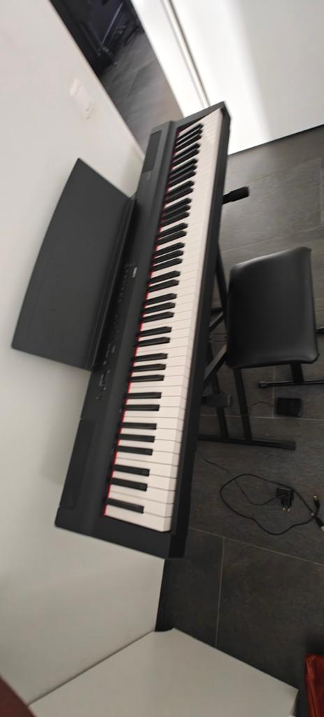 Yamaha P-125 Digitale Piano met standaard en kruk, Muziek en Instrumenten, Piano's, Ophalen, Zwart, Digitaal, Zo goed als nieuw
