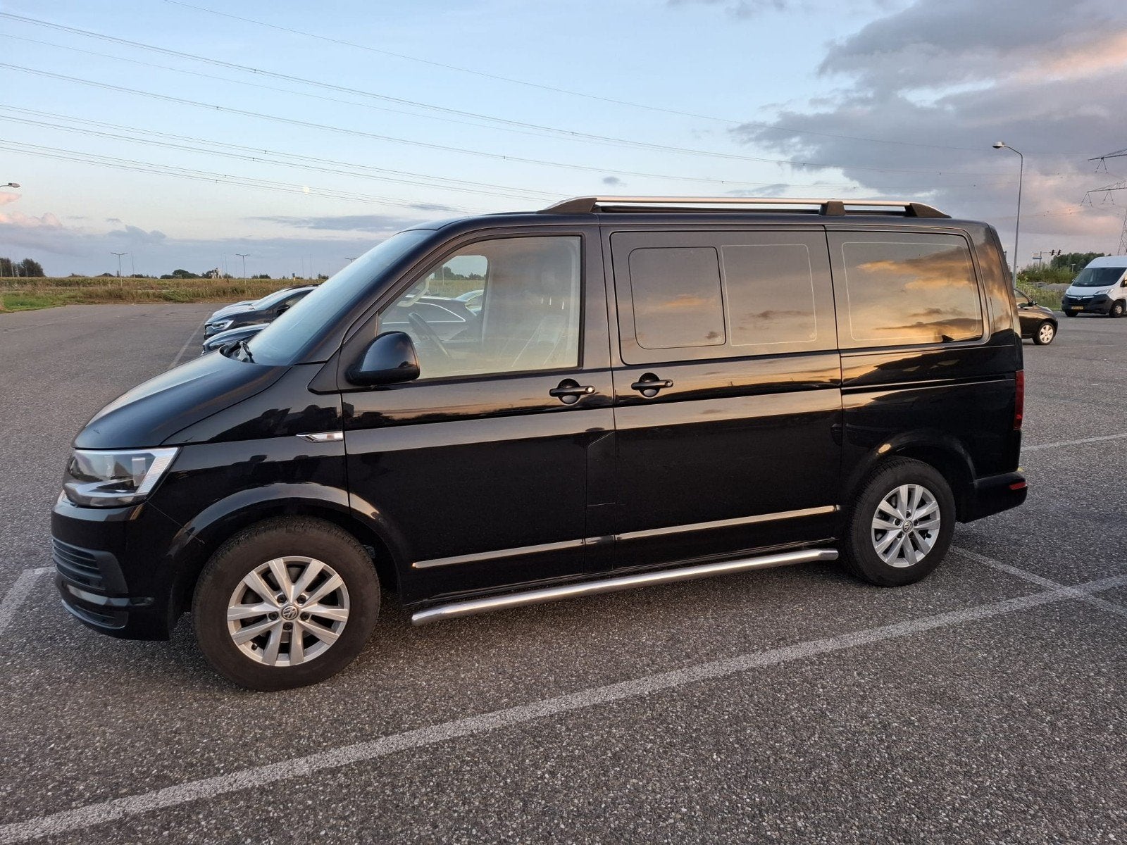VW Multivan camper  7zits 2017 diesel, dsg, Automaat, 4 cilinders, Zwart, 226 €/maand