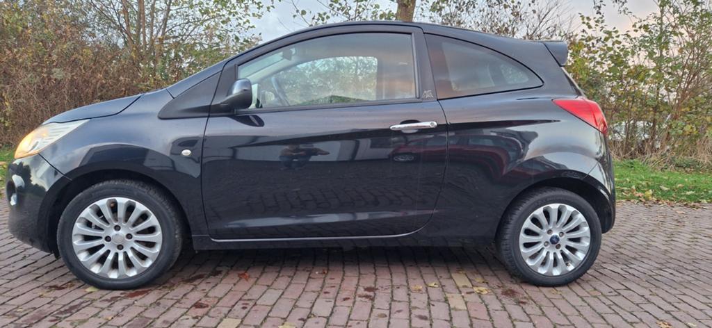 Ford Ka 1.2 2010 Zwart Titanium Airco 1e eigenaar, Voorwielaandrijving, Euro 5, 1242 cc, 4 cilinders