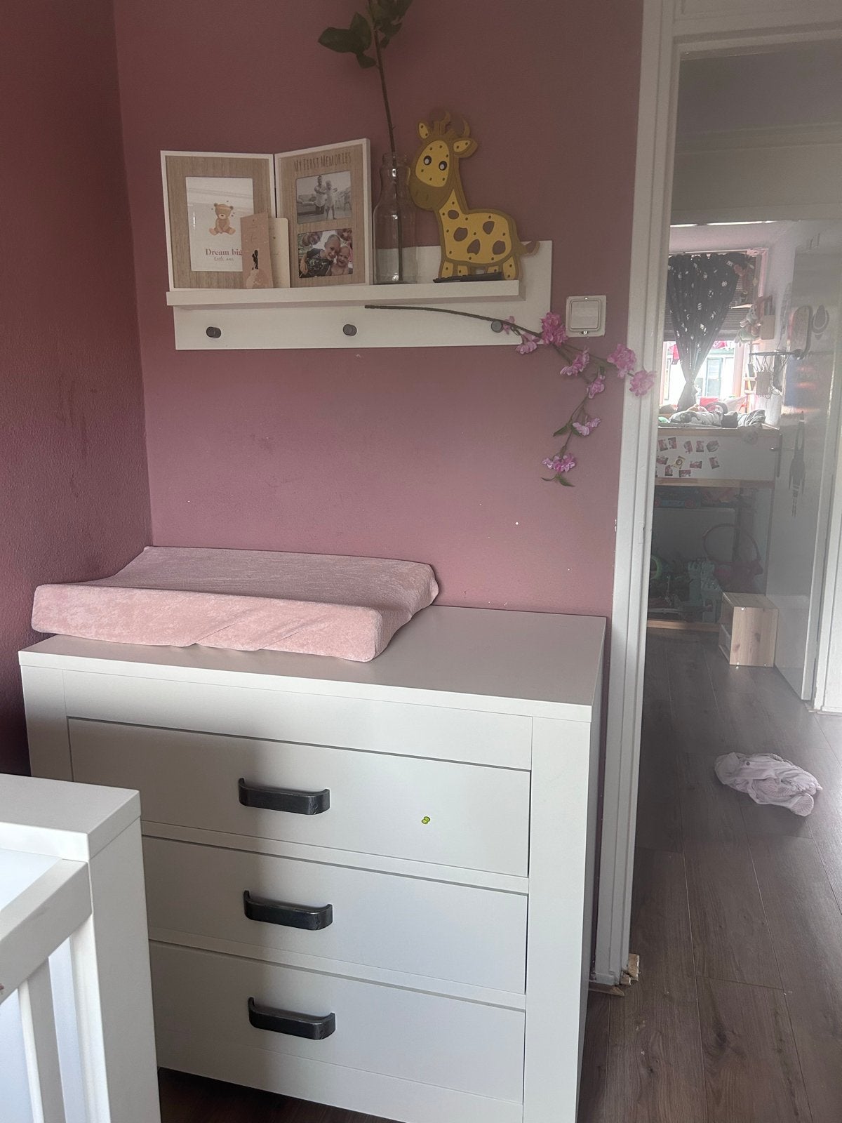 Complete babykamer met meegroei ledikant, commode en kleding, Ophalen of Verzenden, Gebruikt, Jongetje of Meisje