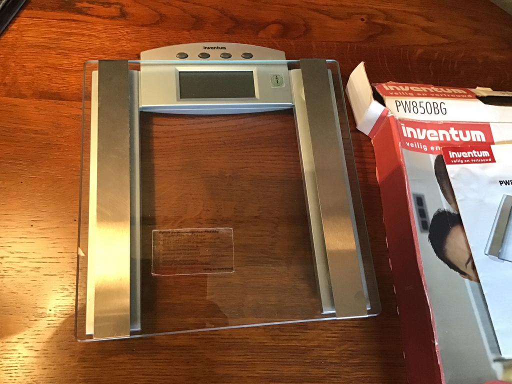 Inventum Personenweegschaal PW850BG - Zo goed als nieuw, 100 kg of meer, Ophalen of Verzenden, Personenweegschaal, Fijner dan 1 gram
