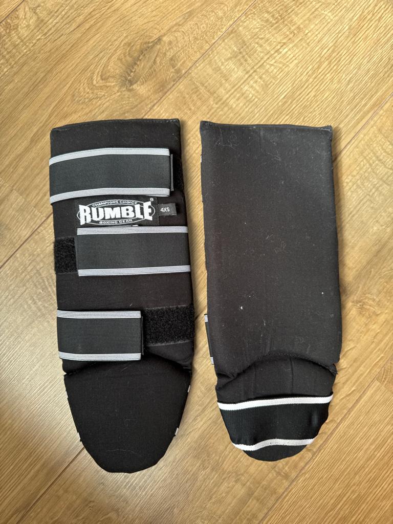Rumble scheenbeschermers 4XS, Sport en Fitness, Ophalen, Zo goed als nieuw, Boksbeschermers