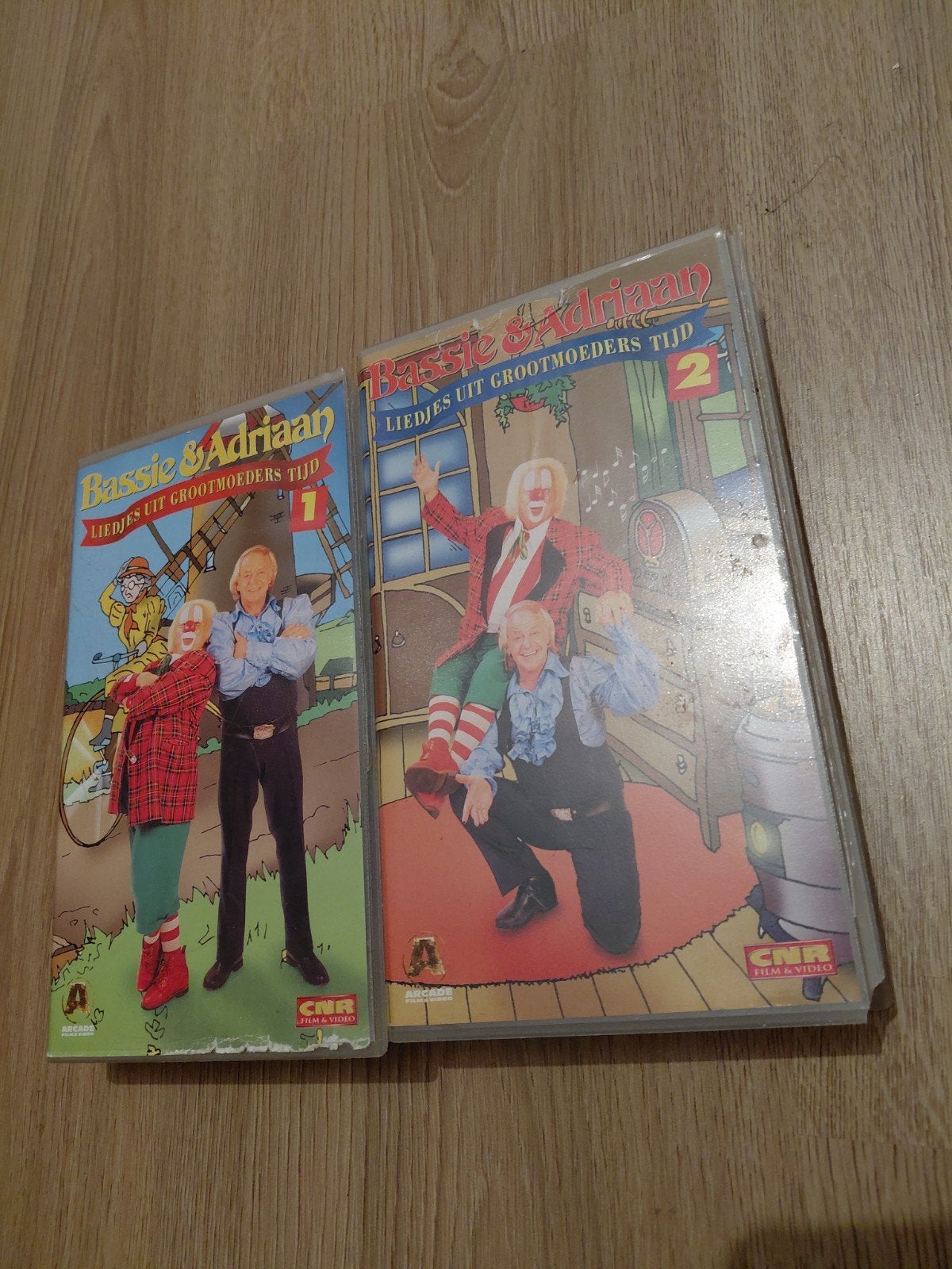 Bassie en Adriaan Liedjes uit Grootmoeders Tijd 1 en 2 vhs., Ophalen of Verzenden, Gebruikt, Kinderprogramma of -film, VHS