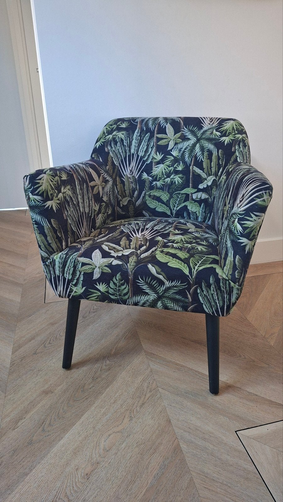 Fauteuil met groen zwarte bladeren print, Huis en Inrichting, Fauteuils, Gebruikt, 75 tot 100 cm, Ophalen of Verzenden, Stof