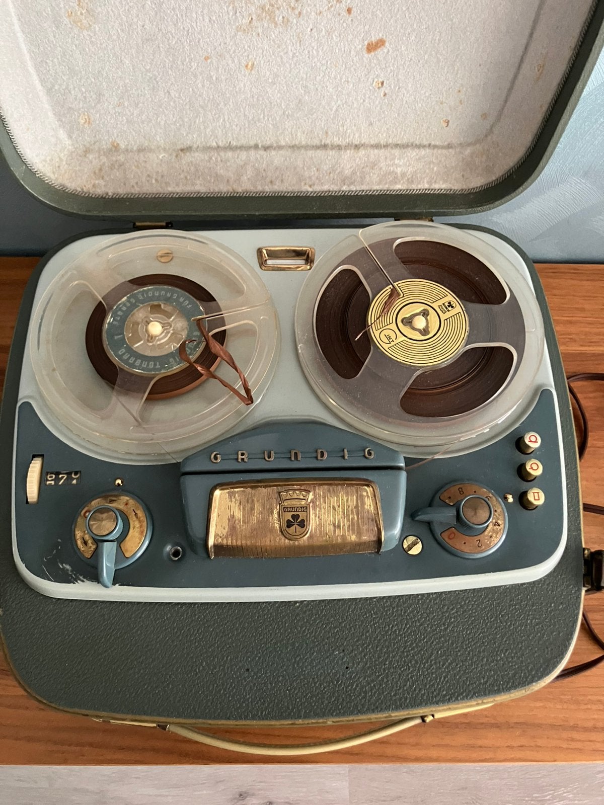 Vintage unieke Grundig kofferbandrecorder met 2 zijsluiting, Ophalen, Bandrecorder, Met banden