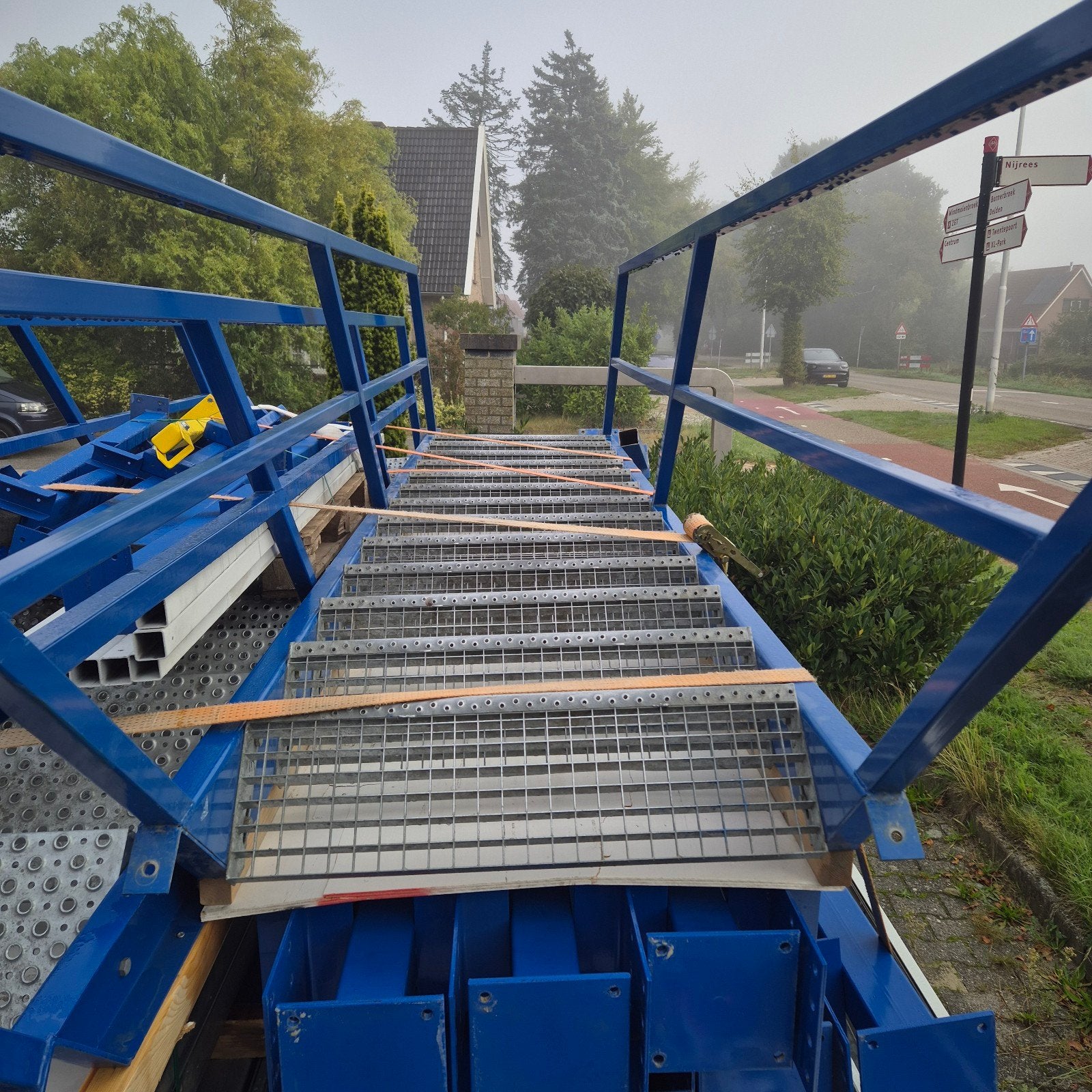 Stalen Trap 265cm x 90cm met treden 80x23cm, Doe-het-zelf en Verbouw, Gebruikt, Trap, Ophalen of Verzenden, Onbekend
