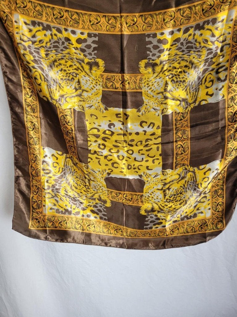 Gave sjaal, bruin met luipaarden 68x68, Maat 38/40 (M), ., Ophalen of Verzenden, Zo goed als nieuw