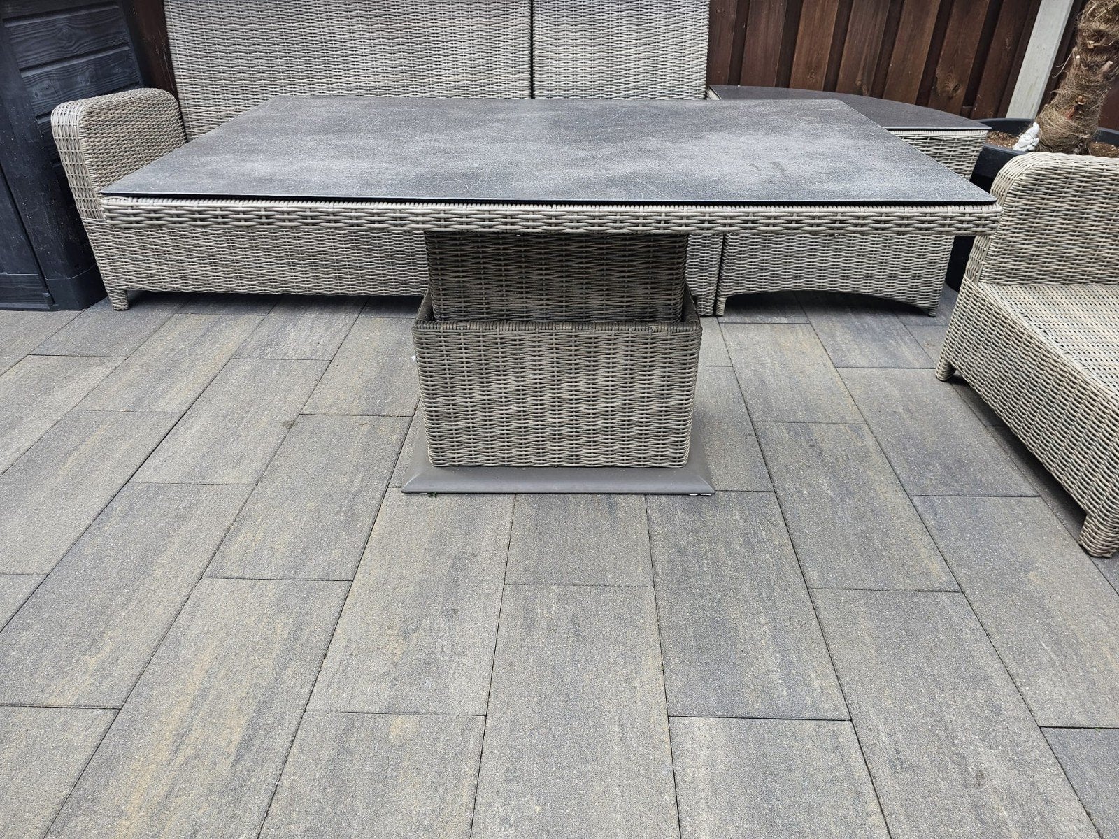 Wicker tuintafel met glazen blad - verstelbaar, Tuin en Terras, Tuintafels, Ophalen, Gebruikt, Rechthoekig, Wicker