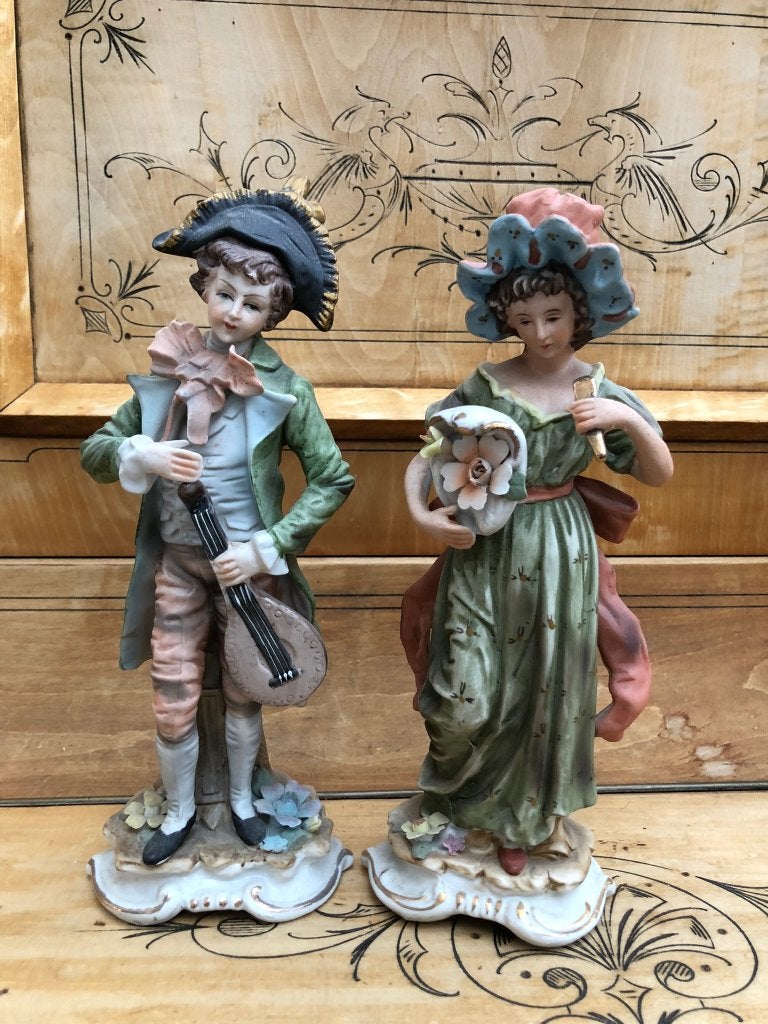 Antieke porseleinen beeldjes, Ophalen