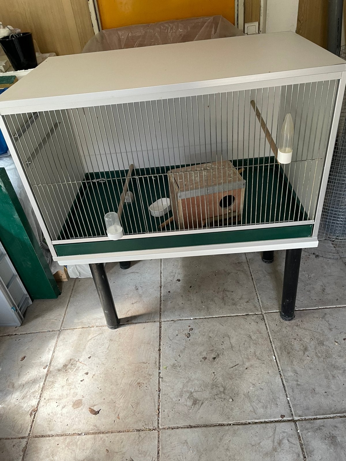 1 van Keulen broedkooi met onder tafel, Dieren en Toebehoren, Vogels | Hokken en Kooien, Ophalen, Zo goed als nieuw, Broedkooi of Kweekkooi